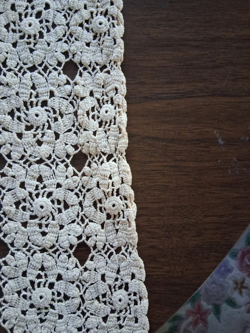 ✨  Vintage Hand Crocheted Cotton Thread Table Runner • 24x56 •